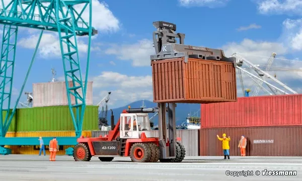 11751 – Kalmar Container Forklift (HO Scale)