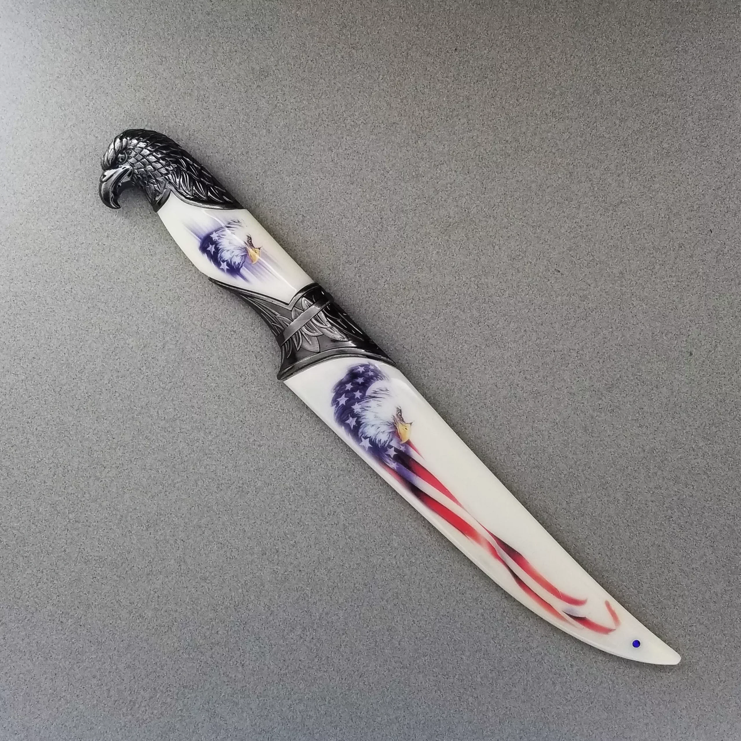 13 1/2″ Eagle w Flag Cover and Handle Dagger