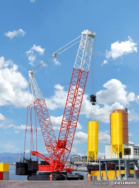 13013 – Crawler Crane (HO Scale)