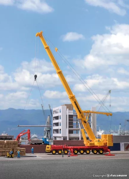 13034 - Liebherr 1400 Mobile Crane (HO Scale)
