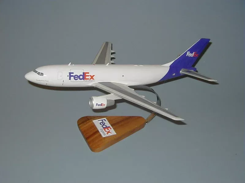 A-310 / Federal Express Airplane Model