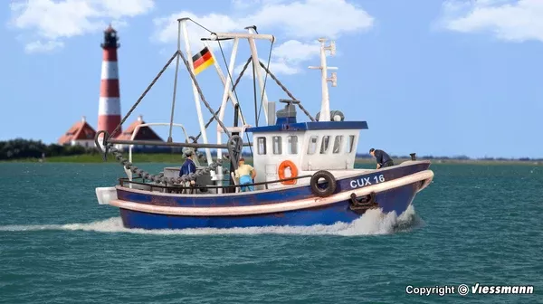 39161 – Shrimp Boat CUX 16 (HO Scale)