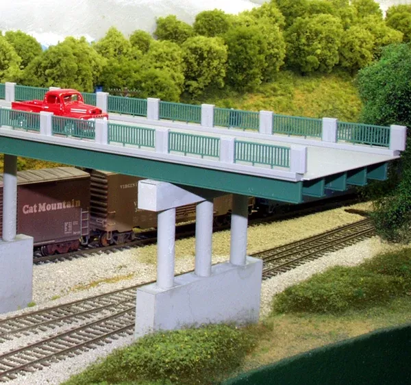 628-0122 - Wrought Iron Highway Overpass Kit with Pier (HO Scale)