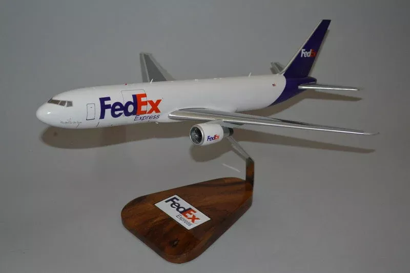 767 / FedEx (no winglet) Airplane Model