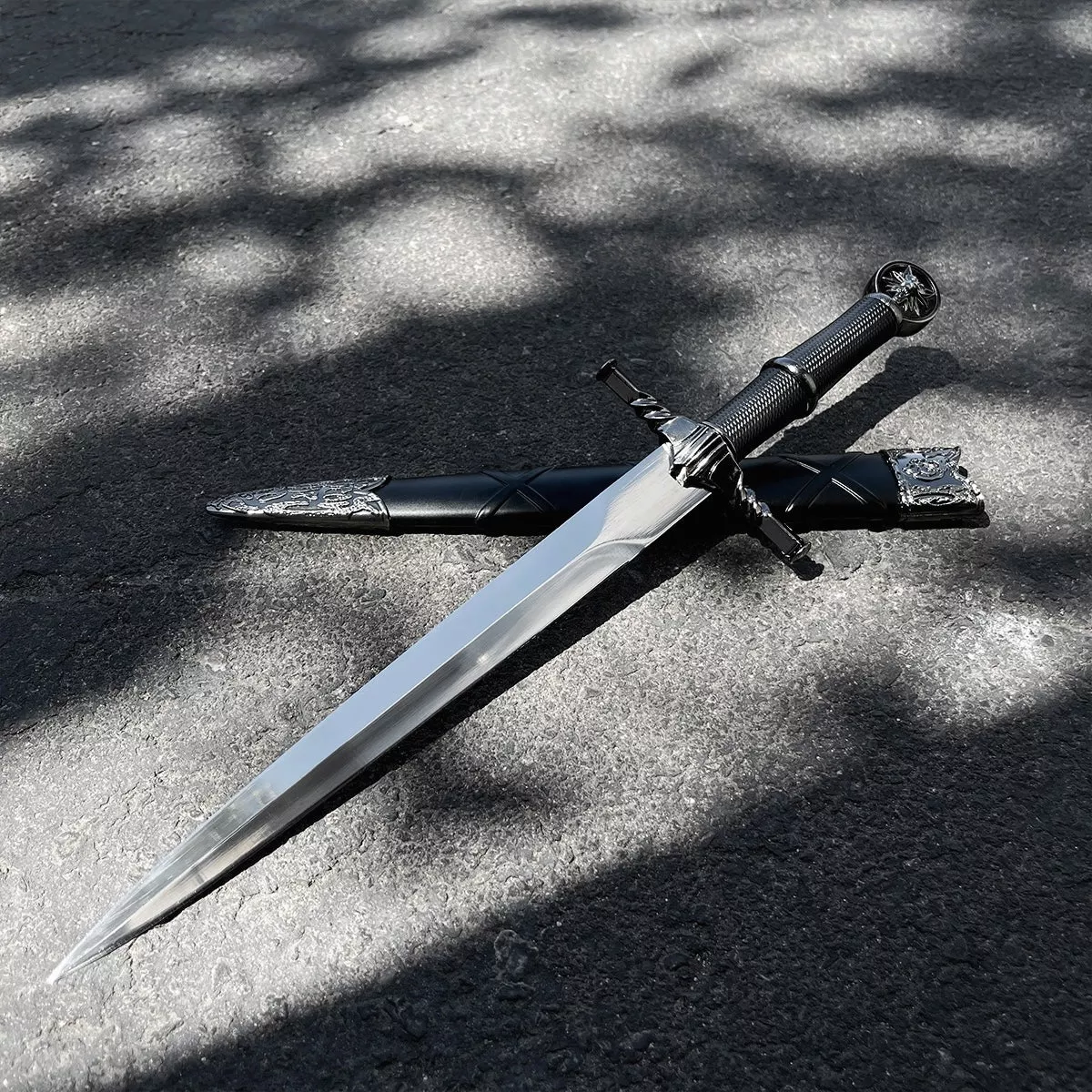 Black Wolf Head Medieval Dagger w/Plastic Scabbard