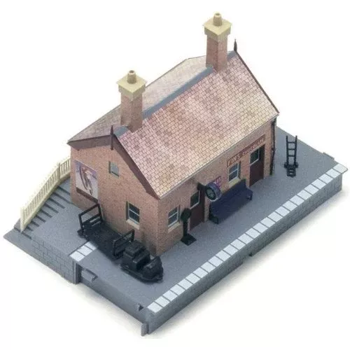Hornby R8001 OO Waiting Room