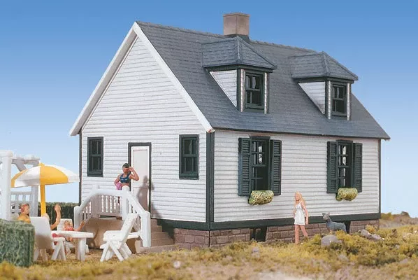 Lake Forest Cottage | Walthers HO Scale Kit