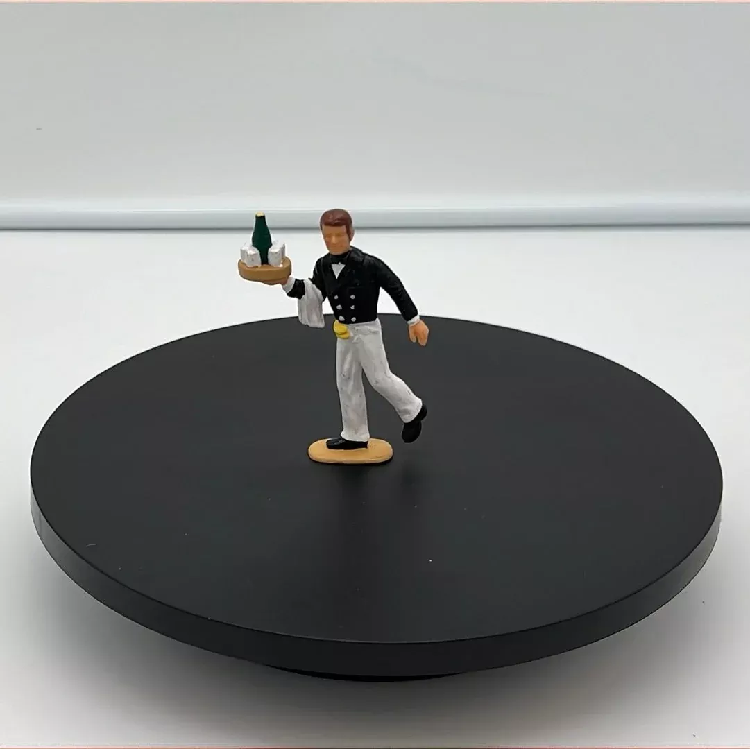 LGB Figure Pack Server A (1) G SCALE USED