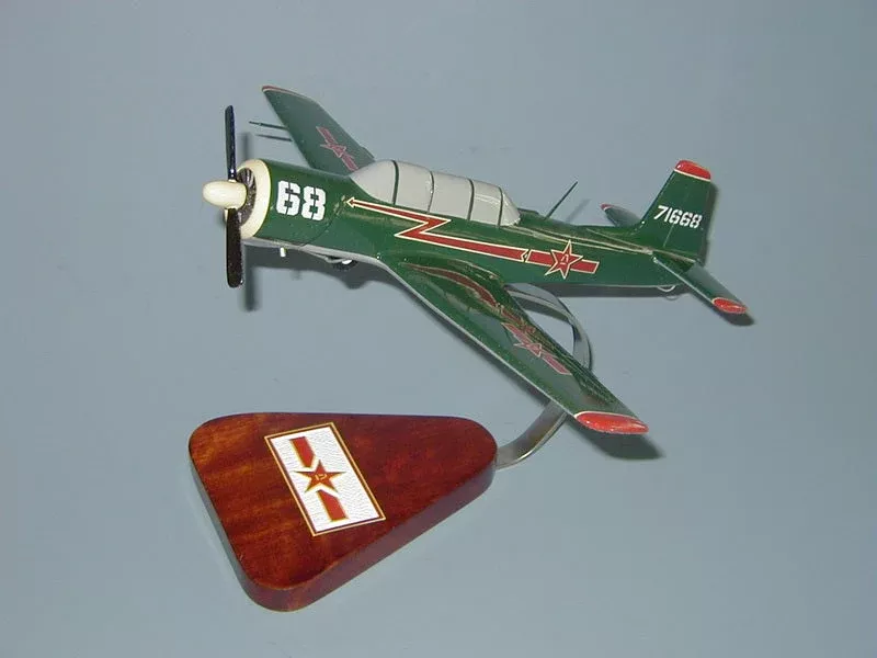Nanchang CJ-6 (CJ-5) Yak-18 Airplane Model