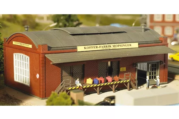 Piko 61833 HO Scale Mopsinger’s Case Factory Kit