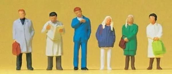 Preiser 14071 HO Scale Pedestrians — Waiting Travellers At The Platform