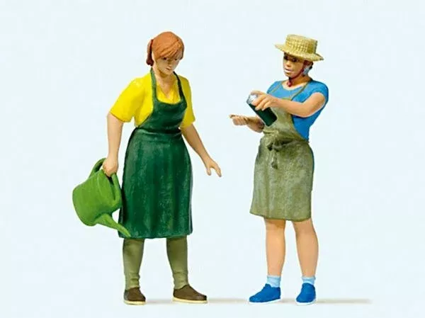 Preiser 44928 G Scale Women Gardening — pkg(2)