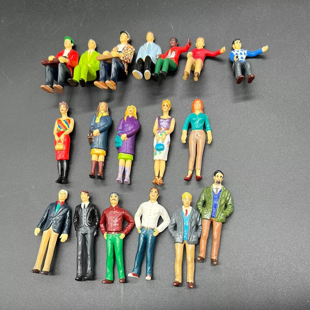 Set of 18 Approx G Scale Figures (About 3″ tall)