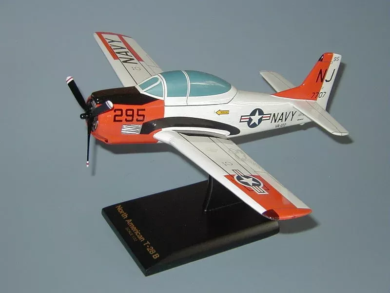T-28 Trojan / NAVY Airplane Model