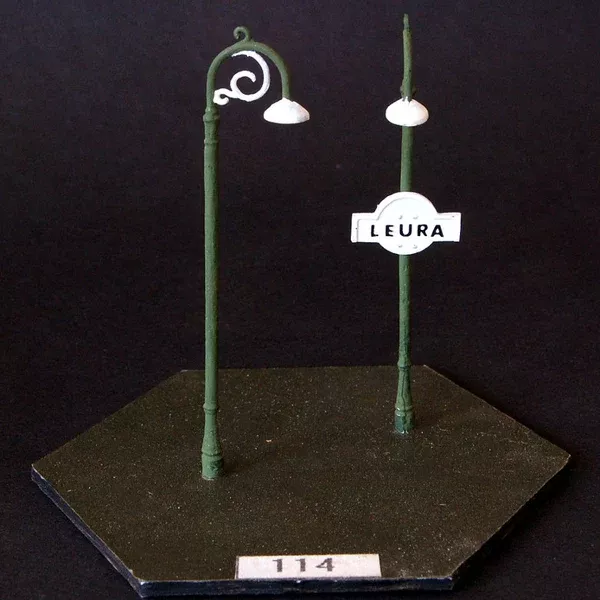 Uneek – UN-114 – Scroll Top Lights (3pc) (HO Scale)
