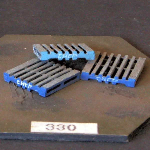Uneek – UN-330 – Forklift Pallets (HO Scale)