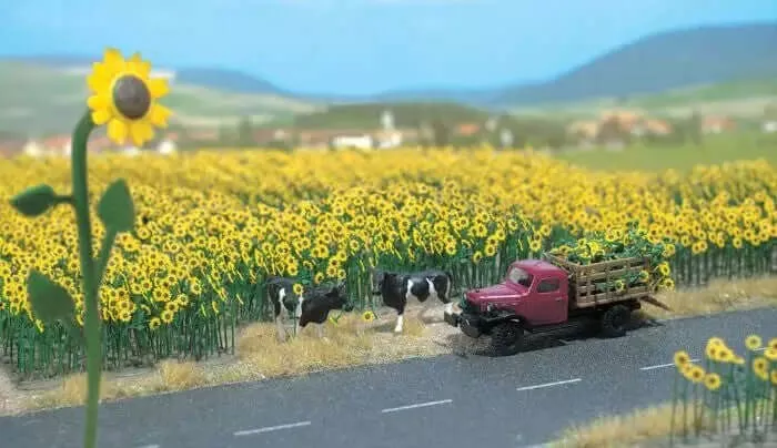 Walthers SceneMaster HO Sunflower Field Kit